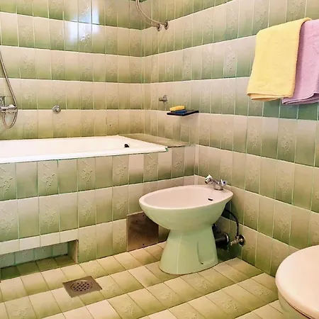 Ferienwohnung Fuer 8 Personen Ca 100 M In Silo, Adriakueste Kroatien Kroatische Inseln Apartment *